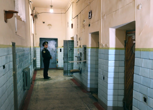 Мін’юст планує брати гроші за користування VIP-камерами у СІЗО: відео