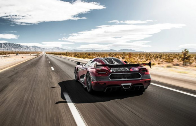 Разгоняются за считанные секунды: какие автомобили самые быстрые в мире