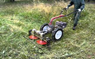 На Чернігівщині чоловік на мотоблоці із косаркою переїхав жінку