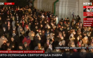 Без масок и дистанции: в Святогорской Лавре собралась толпа прихожан вопреки карантину, фото