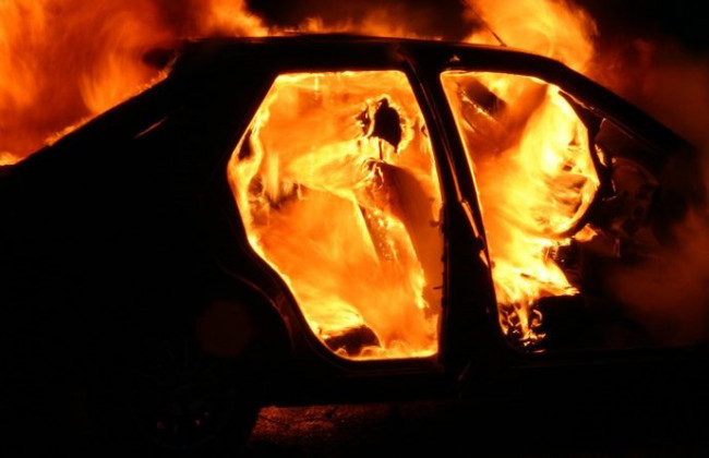 В Киеве за сутки сгорели два автомобиля: фото