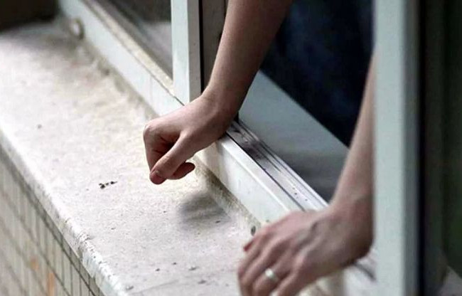 В Херсонской области девушка «удачно» спрыгнула из девятого этажа