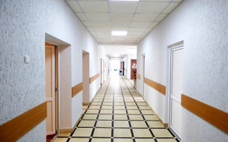 На Київщині неадекватна пацієнтка зламала медсестрі щелепу