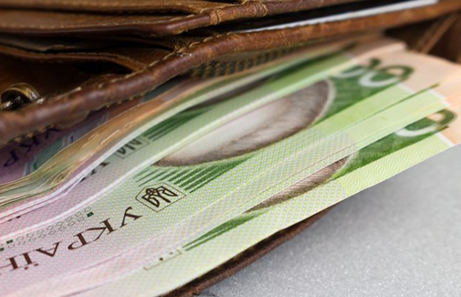 Українцям частково компенсують скорочені через карантин зарплати: які подавати документи