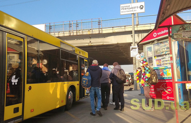 Карантин продлили, но есть смягчения: кому разрешили ездить в общественном транспорте