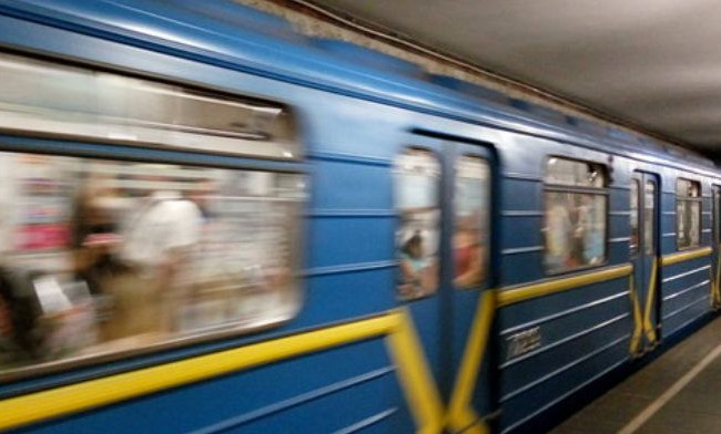 Стало відомо, коли метрополітен почне перевозити киян
