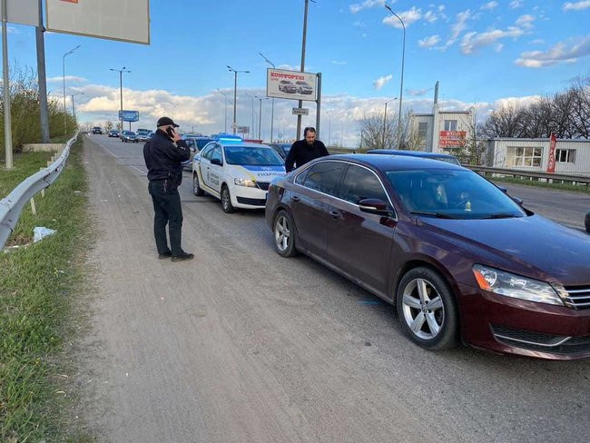 В Харькове копы остановили пьяного священника за рулем, который еле стоял на ногах: фото