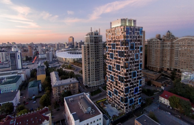 Киевляне хором исполнили патриотический хит на своих балконах: видео