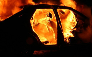 В Харькове горящий бус въехал в здание клиники: фото