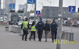 Хроники киевского карантина 25 апреля: полиция задержала нарушительницу, а жильцы организовали субботник в микрорайоне