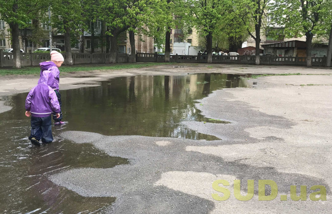 Прошел дождь, образовались лужи и расцвела сирень — как живет Киев во время карантина 26  апреля, фото