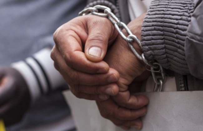 Били, морили голодом і змушували працювати: на Херсонщині банда тримала десятки людей в рабстві