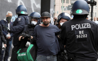 У Берліні пройшла масова акція протесту проти карантину