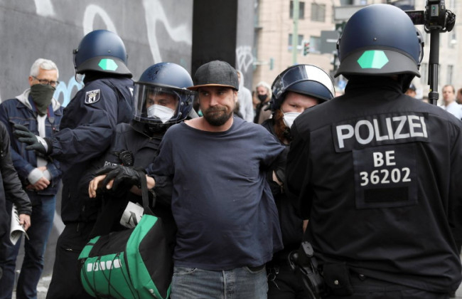 У Берліні пройшла масова акція протесту проти карантину