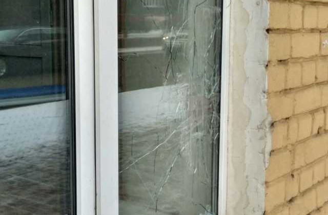 Бутылка с бензином в окно: новые подробности нападения на дом журналиста в Киевской области