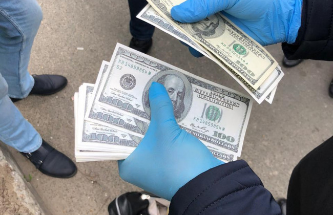 На Київщині затримали адвоката під час отримання ним неправомірної вигоди