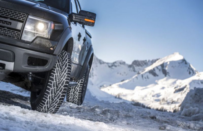 Водителям на заметку: почему летом нельзя ездить на зимней резине