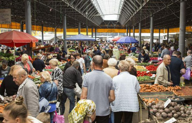 Кабмин разрешил открыть рынки с 1 мая