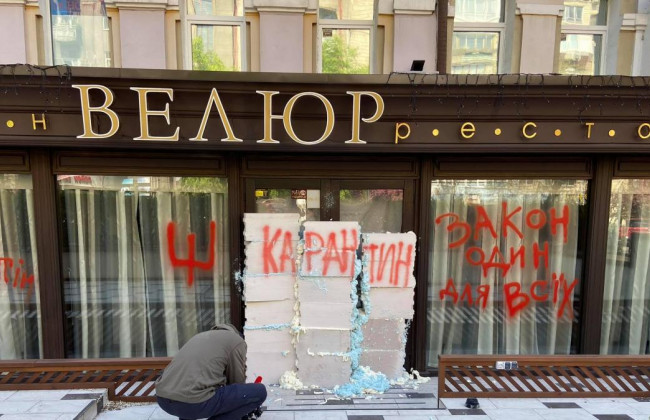 Олег Ляшко замуровал вход в ресторан Тищенко, который работал на карантине