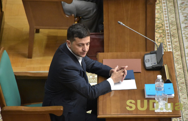 Радників Зеленського на громадських засадах виключать з антикорупційного закону як суб’єктів, помічників суддів КСУ —додадуть: що передбачено законопроектом Стефанчука