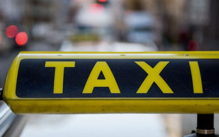 В Киеве дерзкий пассажир ограбил таксиста