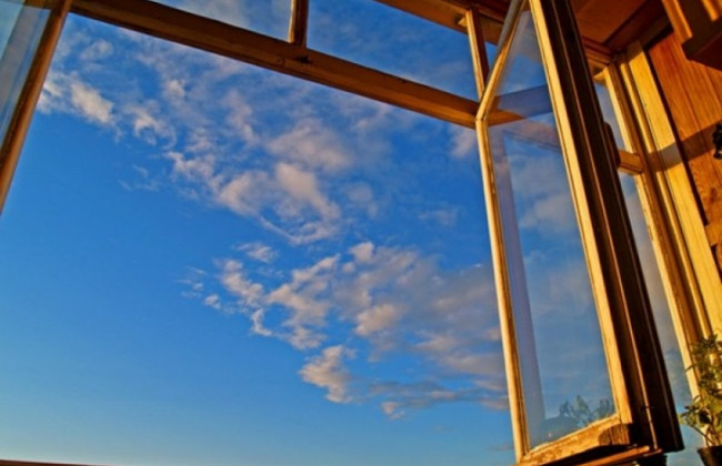 Смертельный прыжок: депутат разбился, выпрыгнув с балкона многоэтажки