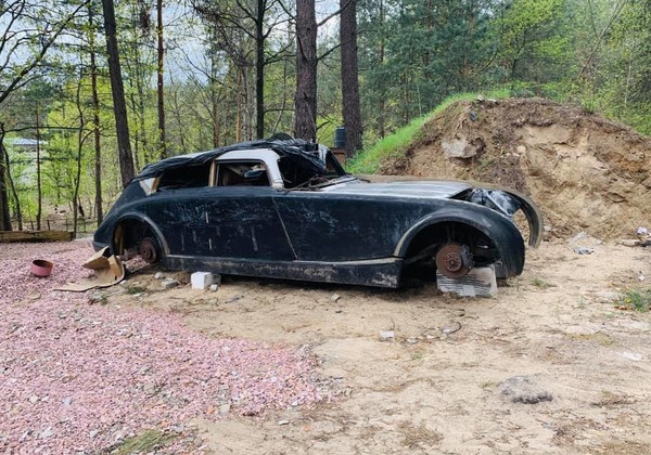 Экслюзив на свалке: под Киевом обнаружили раритетный Maybach, фото