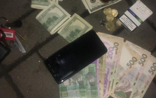 Погорів на хабарі: перед судом постане столичний податківець