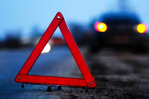 В Днепропетровской области легковушка врезалась в грузовик: погибли два человека, видео, фото