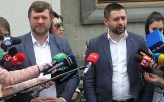 Коли в Україні проведуть місцеві вибори: брифінг Арахамії та Корнієнка