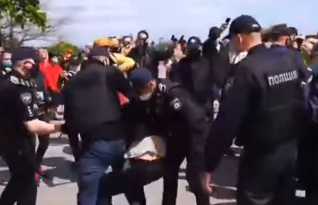 В Одессе на праздновании 9 мая произошла серьезная потасовка: есть видео
