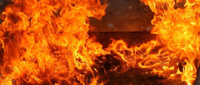 Мощный пожар в центре Киева: горела квартира в элитной многоэтажке, видео