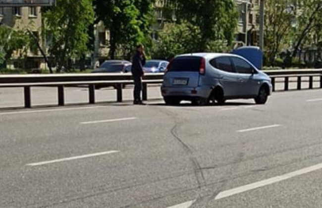 На полном ходу отвалились колеса: в Киеве произошло ДТП, фото