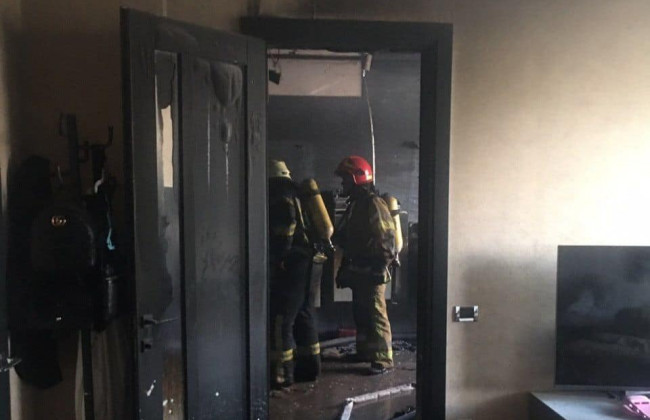 Мощный пожар в центре Киева: горела баня в элитной многоэтажке, фото