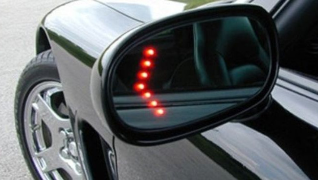 Водителям объяснили, когда нужно включать поворотник на автомобиле