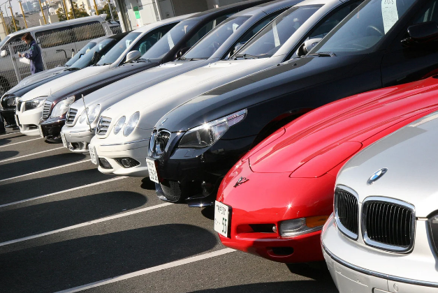 Потребляют минимум топлива: составлен рейтинг самых экономичных автомобилей