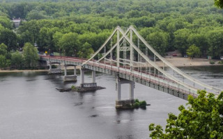 На пляж без масок: в Киеве на Трухановом острове собралась толпа отдыхающих, фото
