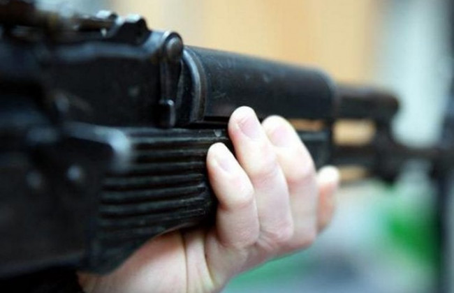 У Києві чоловік з автоматом пограбував магазин