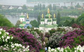 В Киеве открыли Ботанический сад: как посетители соблюдают дистанцию, фото