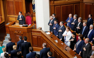 Парламентарі хочуть посилити відповідальність за невиконання вимог нардепа: проект прийнято за основу