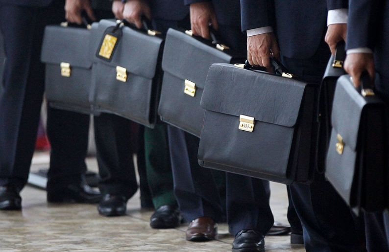 Нова структура зарплати державних службовців: в Кабміні готують реформу