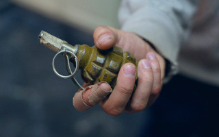 Попросили надеть маску: в Киеве мужчина угрожал взорвать гранату в супермаркете