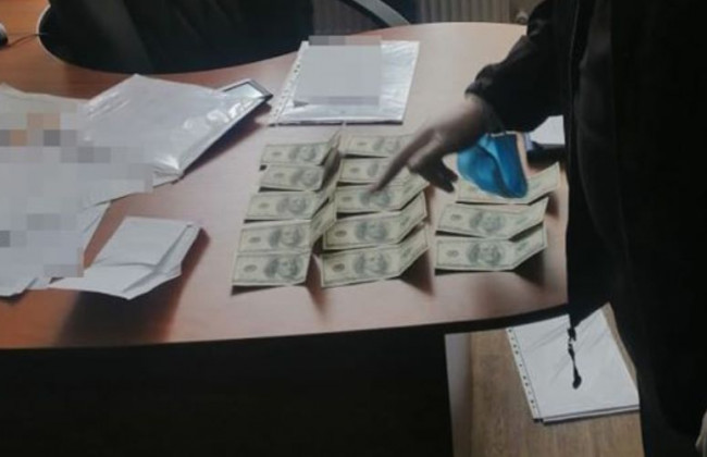 Погоріли на хабарі: ДБР повідомило про підозру посадовцям Одеської митниці