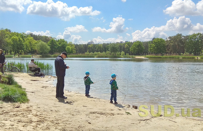 Киевляне гуляют в парке, удят рыбу и занимаются спортом на свежем воздухе — хроники столичного карантина 16 мая, фото
