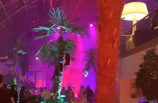 Толпа посетителей и все без масок: столичный клуб забыл о карантине и «прославился» на весь Интернет