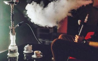 Одеський суд оштрафував матір школяра за те, що він курив кальян