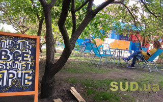 Киев все ближе к докарантинной жизни: летние террасы, уличная торговля и суперплотный автомобильный трафик