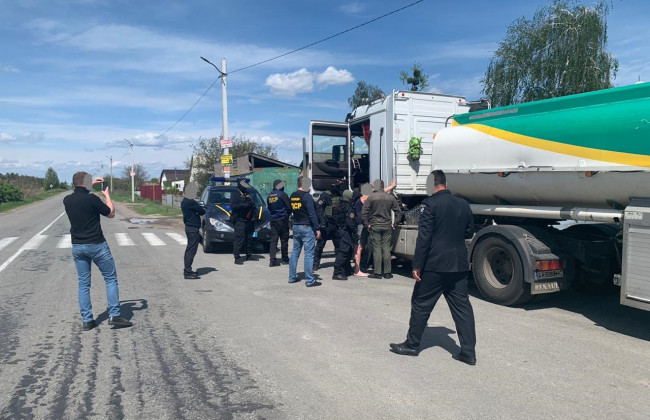 На Київщині військові розпродали армійське паливо на 10 млн грн: викрито масштабну схему