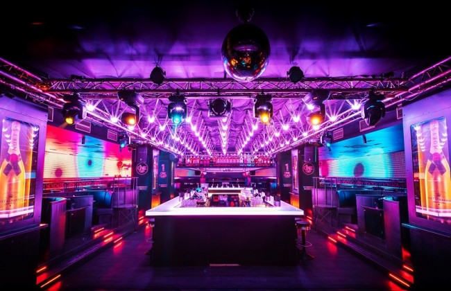 Це якийсь бенкет під час чуми: Кличко вимагає від поліції перевірити нічні клуби