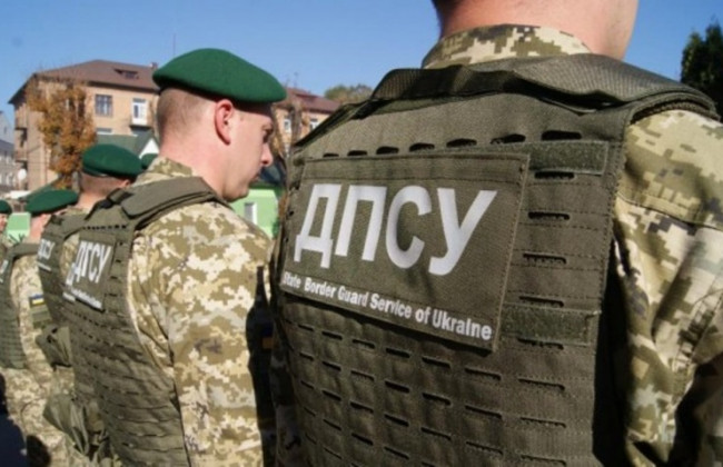 € 2100 за контрабанду тютюну: ДБР затримало інспектора Чернівецького прикордонного загону